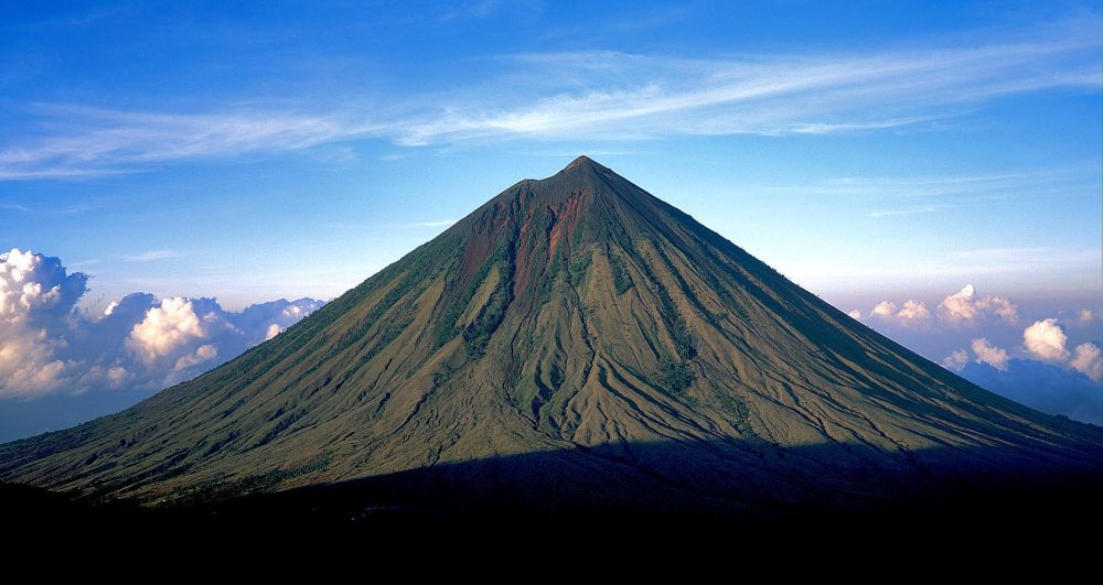 Strato-volcan Gama Lama, Ternate, Moluques, Indonésie ©Frédéric Lécuyer