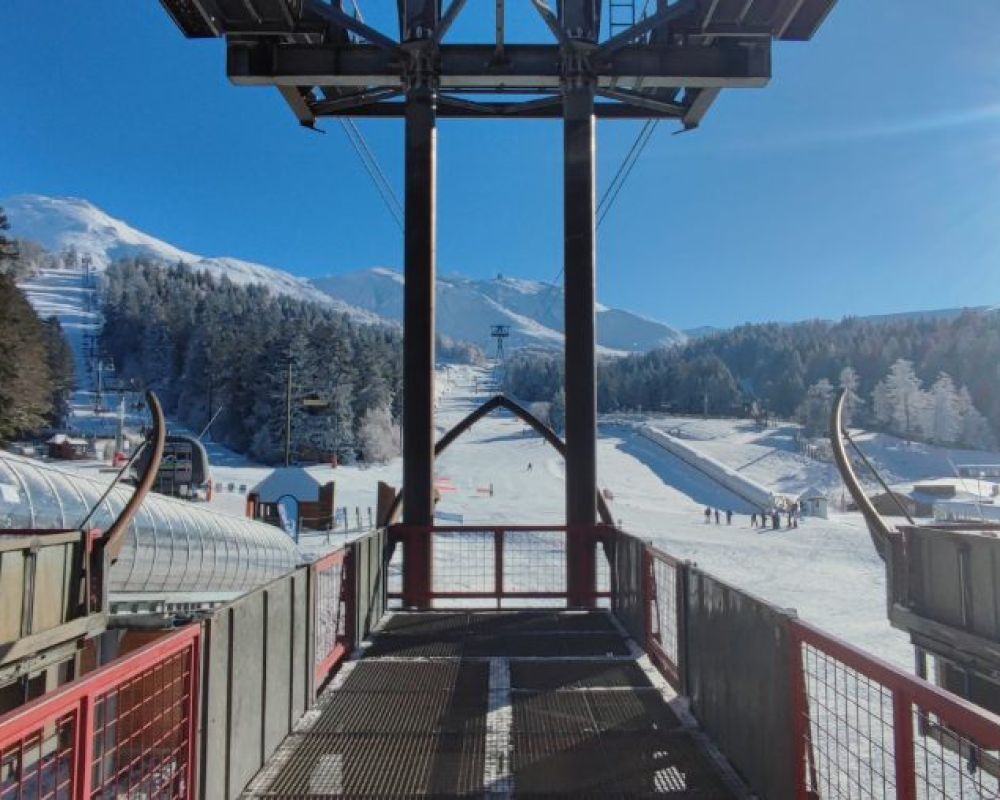 Station de ski du Lioran situé près de Saint-Jacques-des-Blats dans le Cantal - Téléphérique