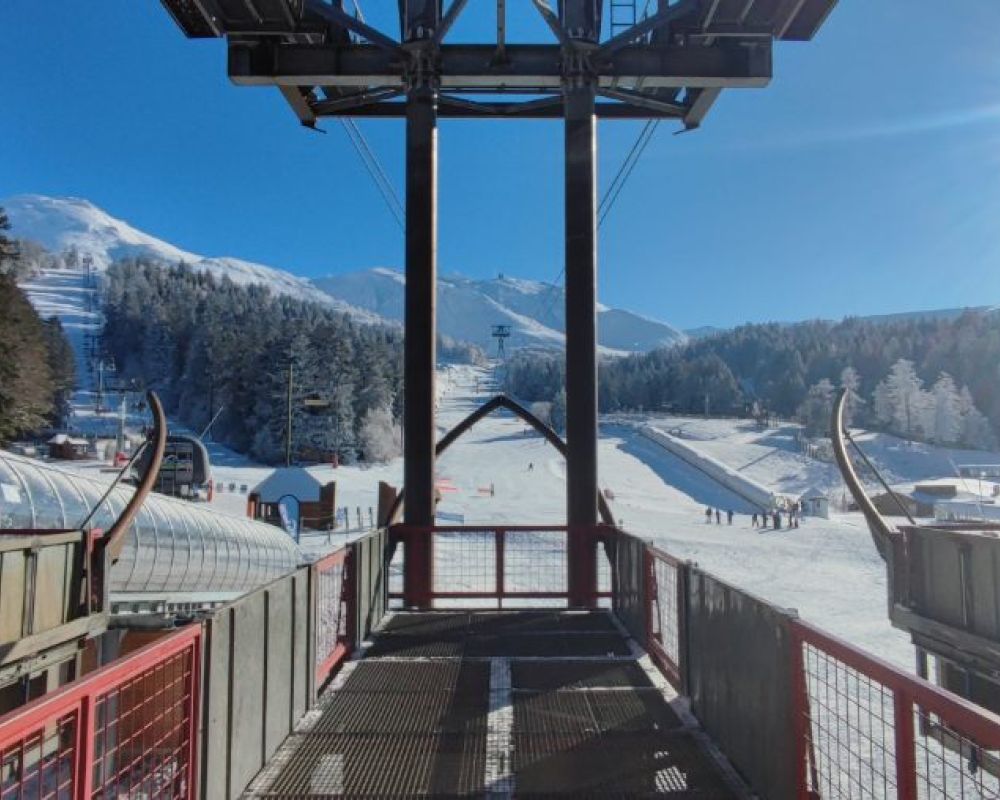 Station de ski du Lioran situé près de Saint-Jacques-des-Blats dans le Cantal - Téléphérique